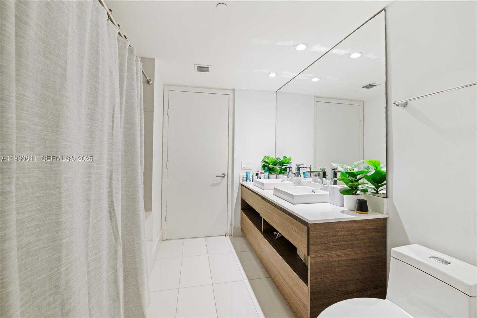 Small Image of 1100 SOUTH MIAMI AVE #702, Miami Number 13