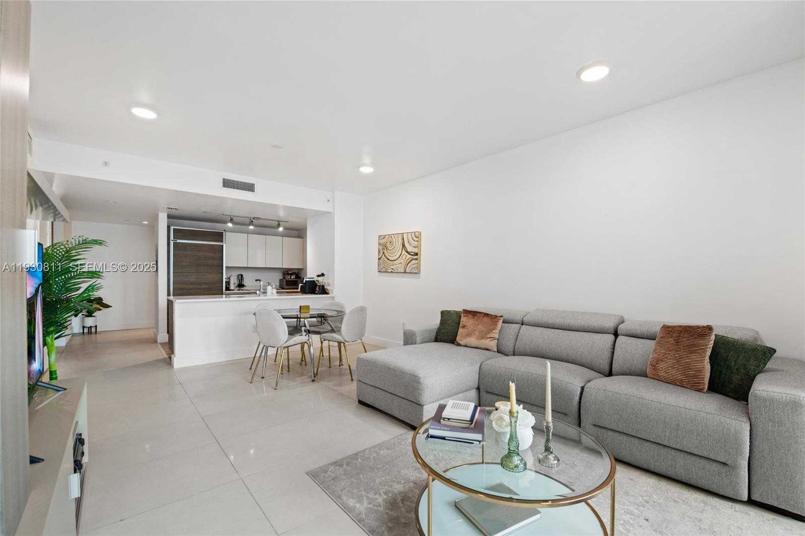 Small Image of 1100 SOUTH MIAMI AVE #702, Miami Number 3