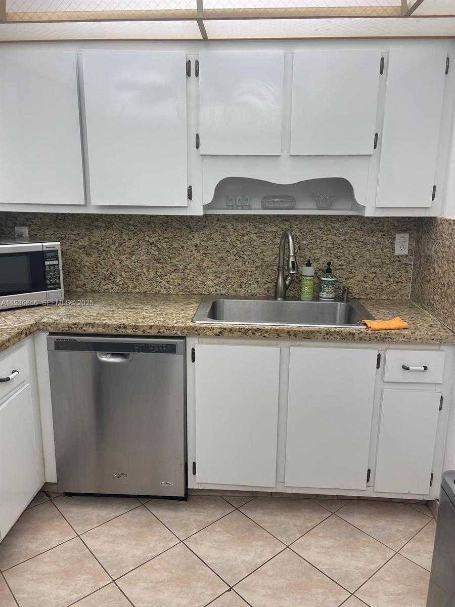 Small Image of 201 180 TH DR #114, Sunny Isles Beach Number 14