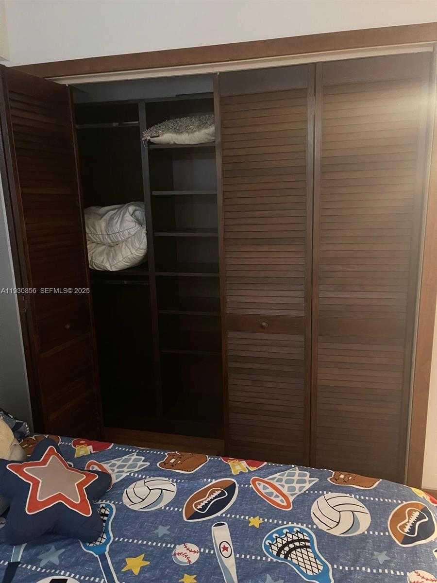 Small Image of 201 180 TH DR #114, Sunny Isles Beach Number 15