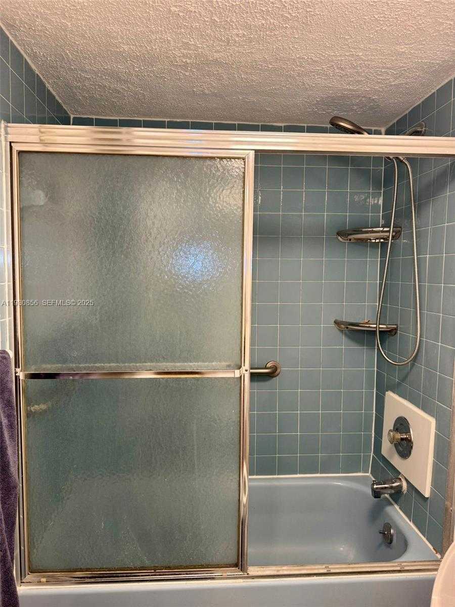 Small Image of 201 180 TH DR #114, Sunny Isles Beach Number 17