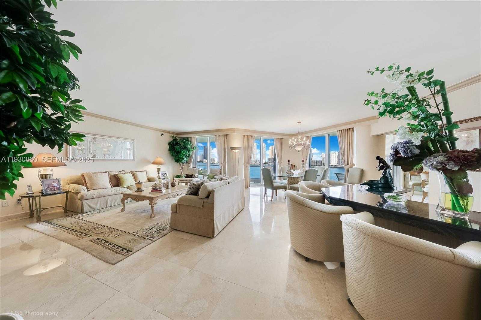 Small Image of 2600 ISLAND BLVD #703, Aventura Number 1