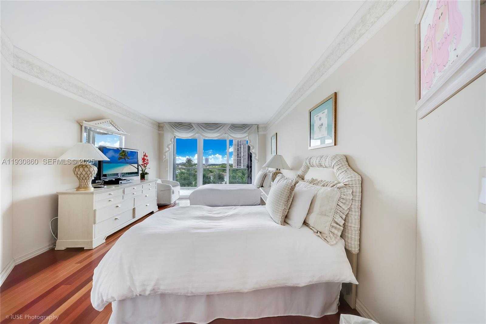 Small Image of 2600 ISLAND BLVD #703, Aventura Number 19