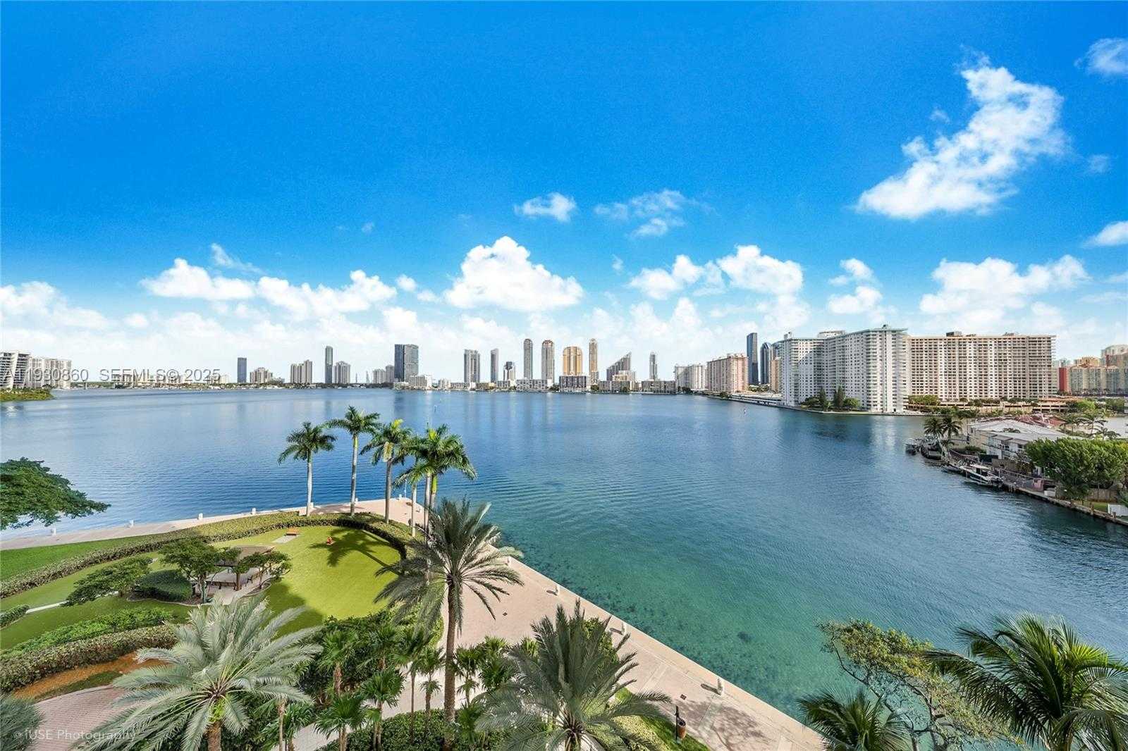 Small Image of 2600 ISLAND BLVD #703, Aventura Number 4
