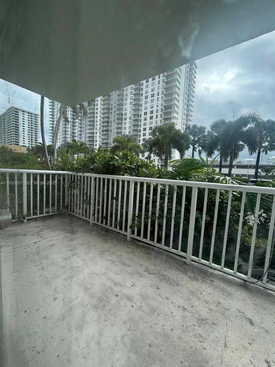 Small Image of 231 174TH ST #LO-5, Sunny Isles Beach Number 4
