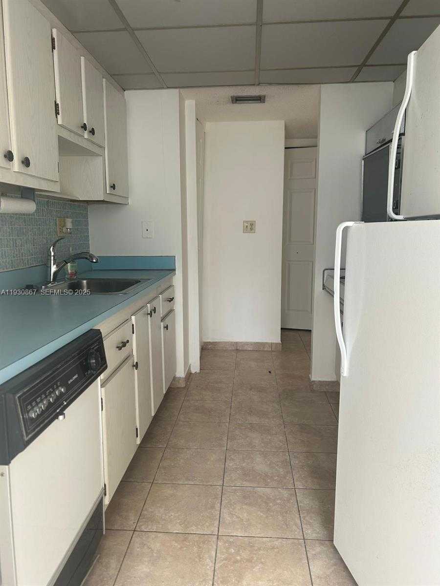Small Image of 231 174TH ST #LO-5, Sunny Isles Beach Number 7