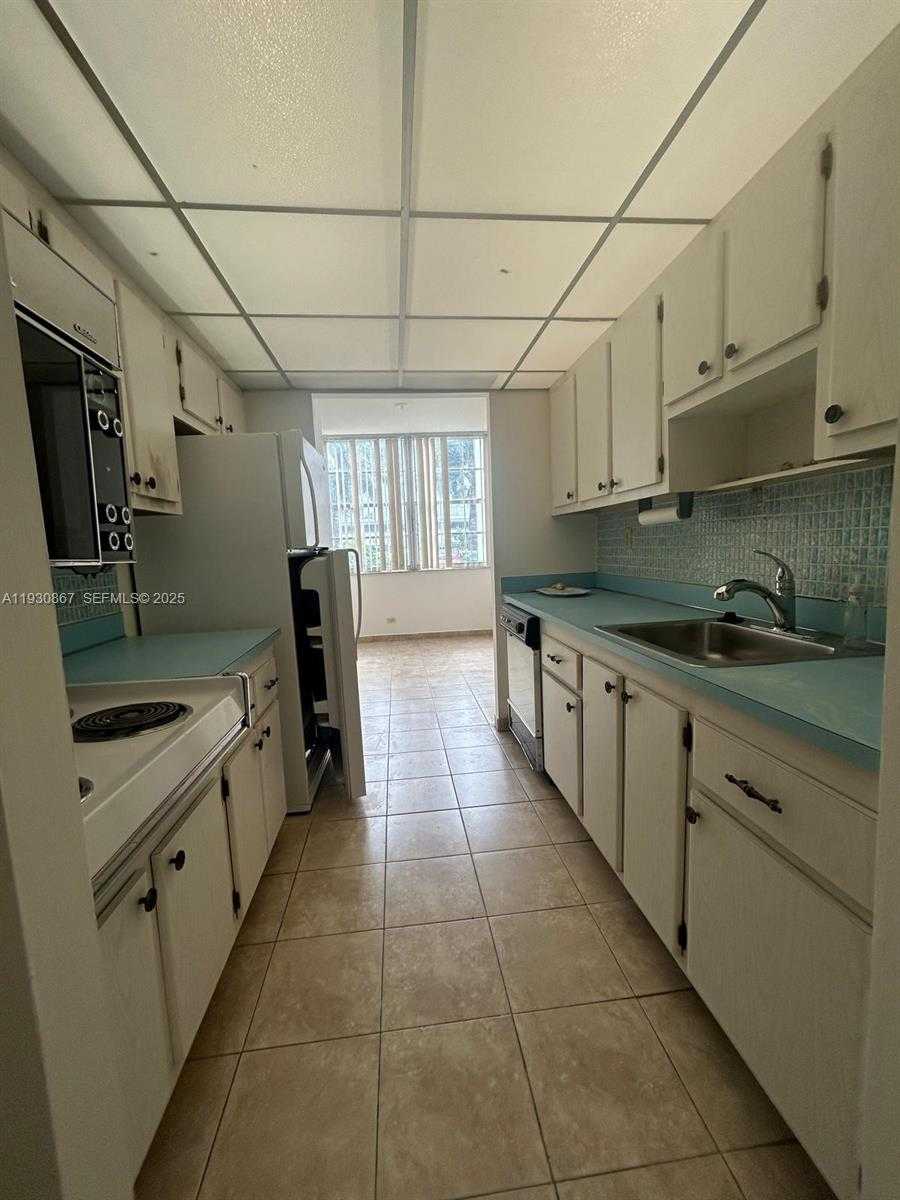 Small Image of 231 174TH ST #LO-5, Sunny Isles Beach Number 8