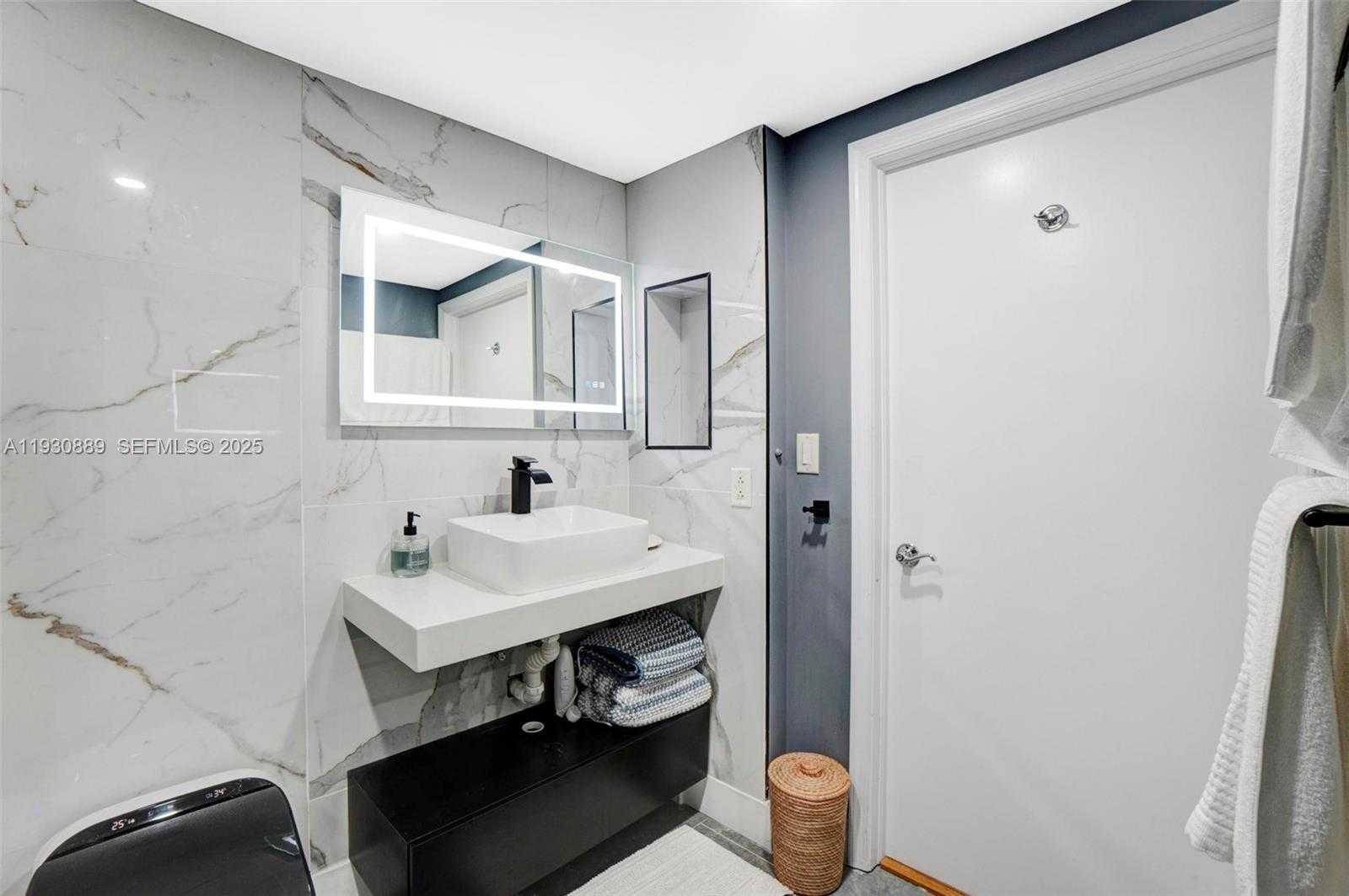 Small Image of 19501 WEST COUNTRY CLUB DR #1202, Aventura Number 19