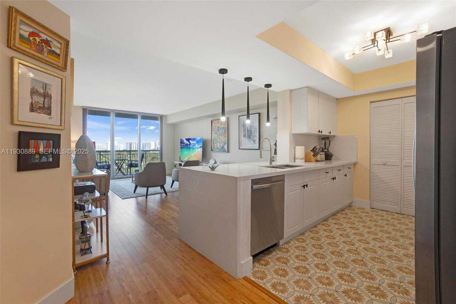 Small Image of 19501 WEST COUNTRY CLUB DR #1202, Aventura Number 4