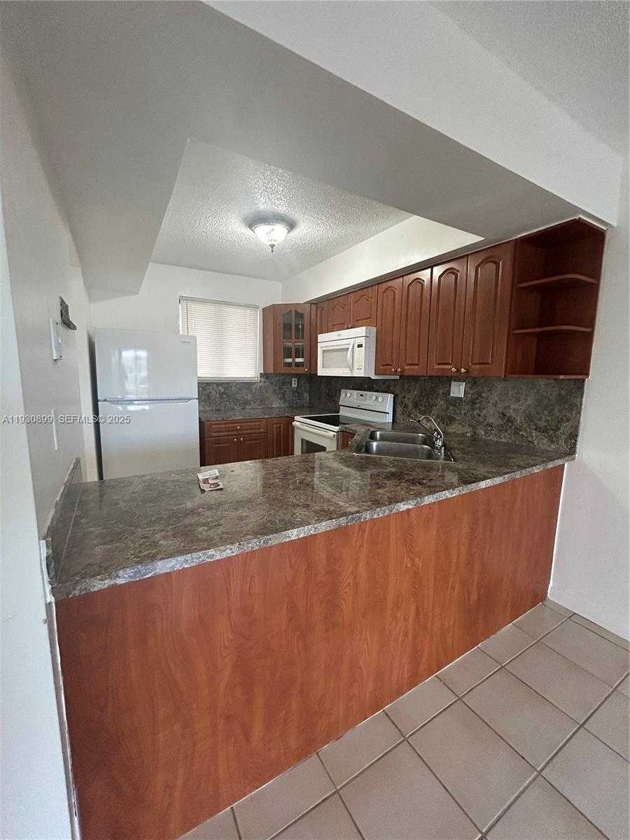 Small Image of 5701 WEST 25TH CT #305, Hialeah Number 10