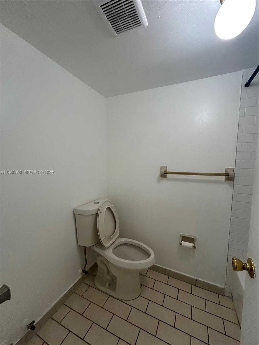 Small Image of 5701 WEST 25TH CT #305, Hialeah Number 16