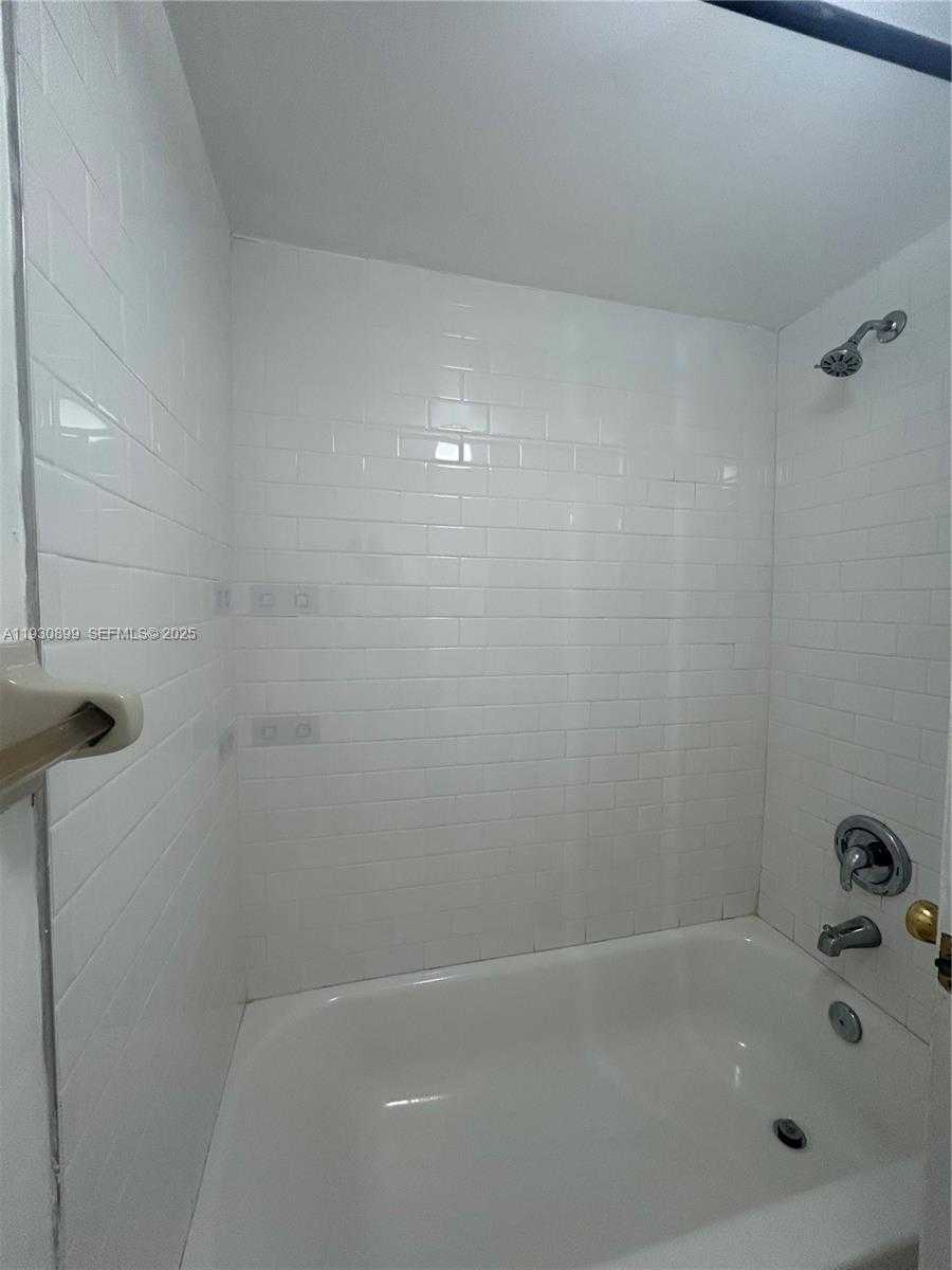 Small Image of 5701 WEST 25TH CT #305, Hialeah Number 18