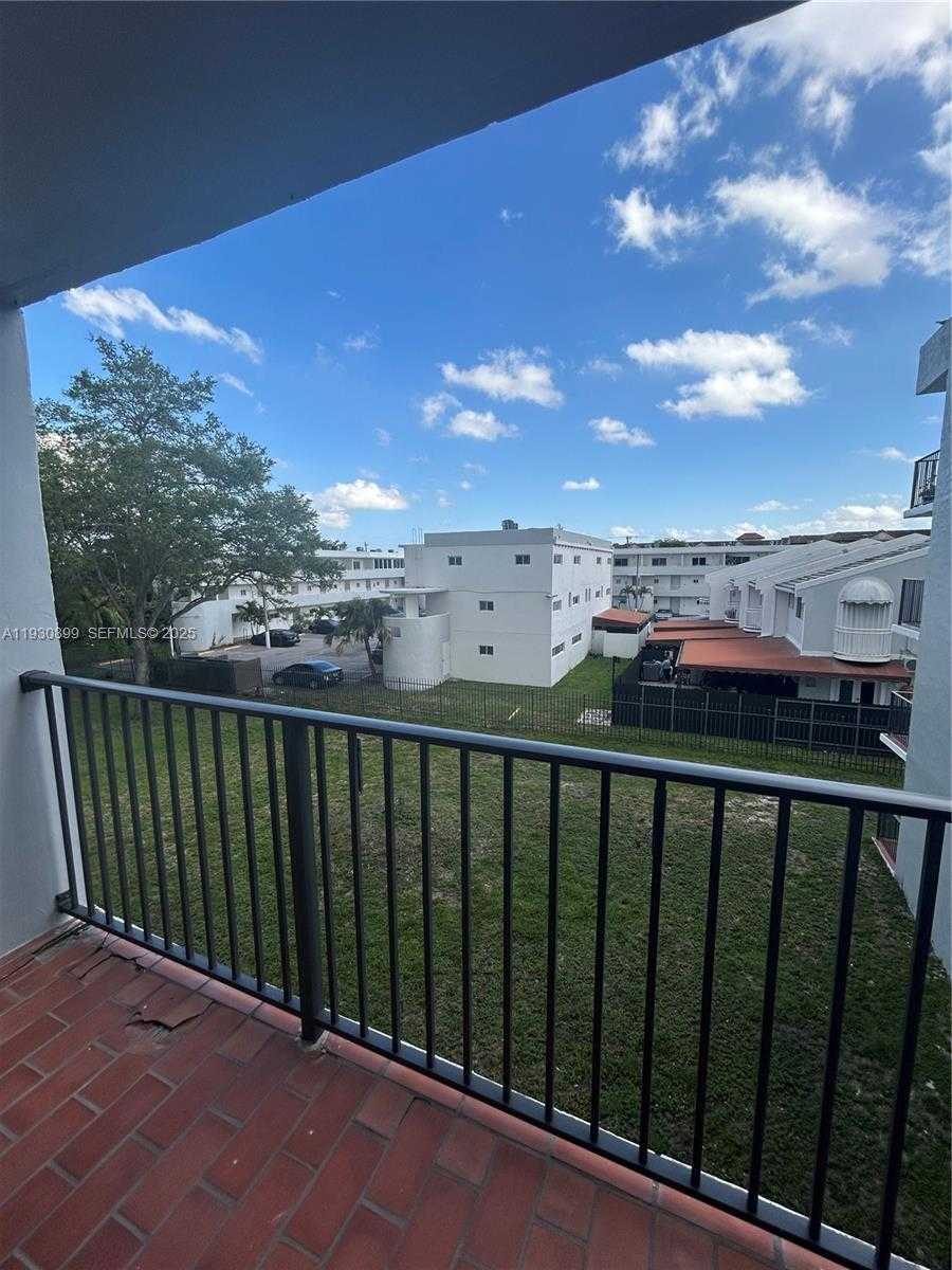 Small Image of 5701 WEST 25TH CT #305, Hialeah Number 20