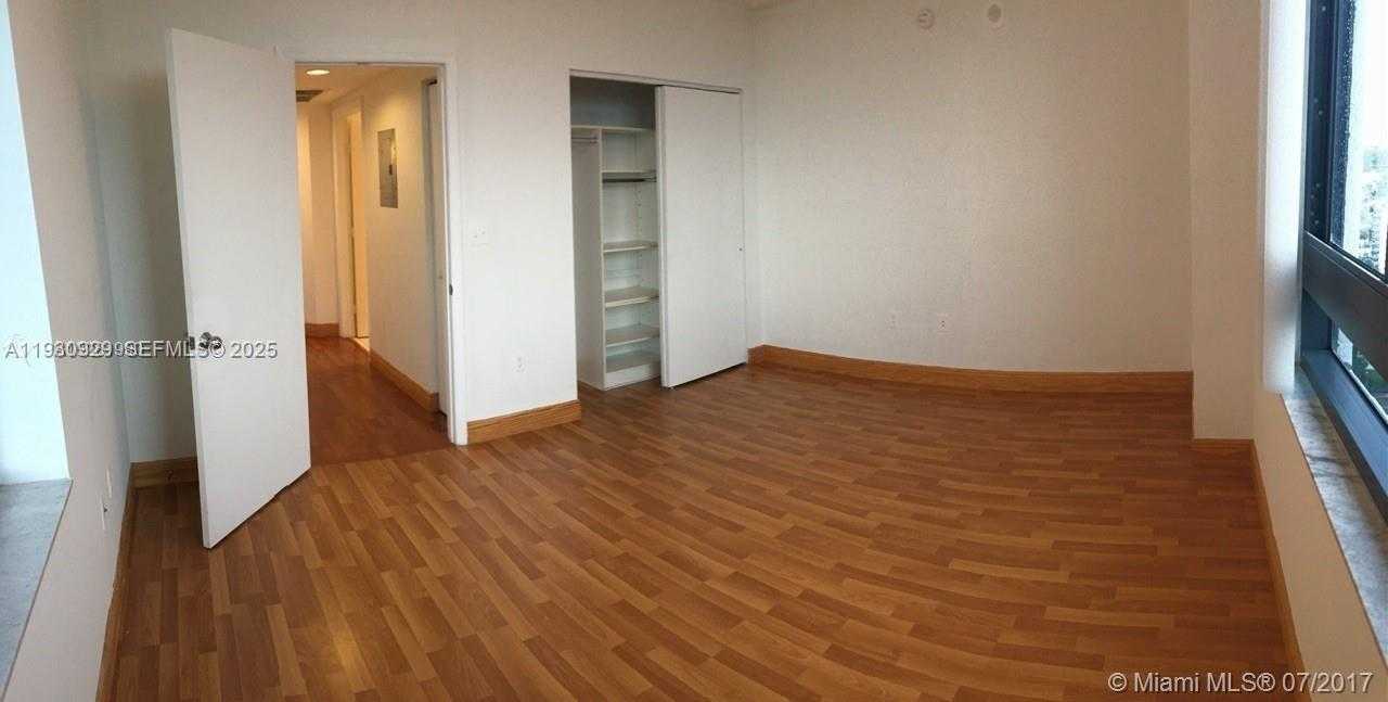 Small Image of 1330 WEST AVE #1914, Miami Beach Number 3