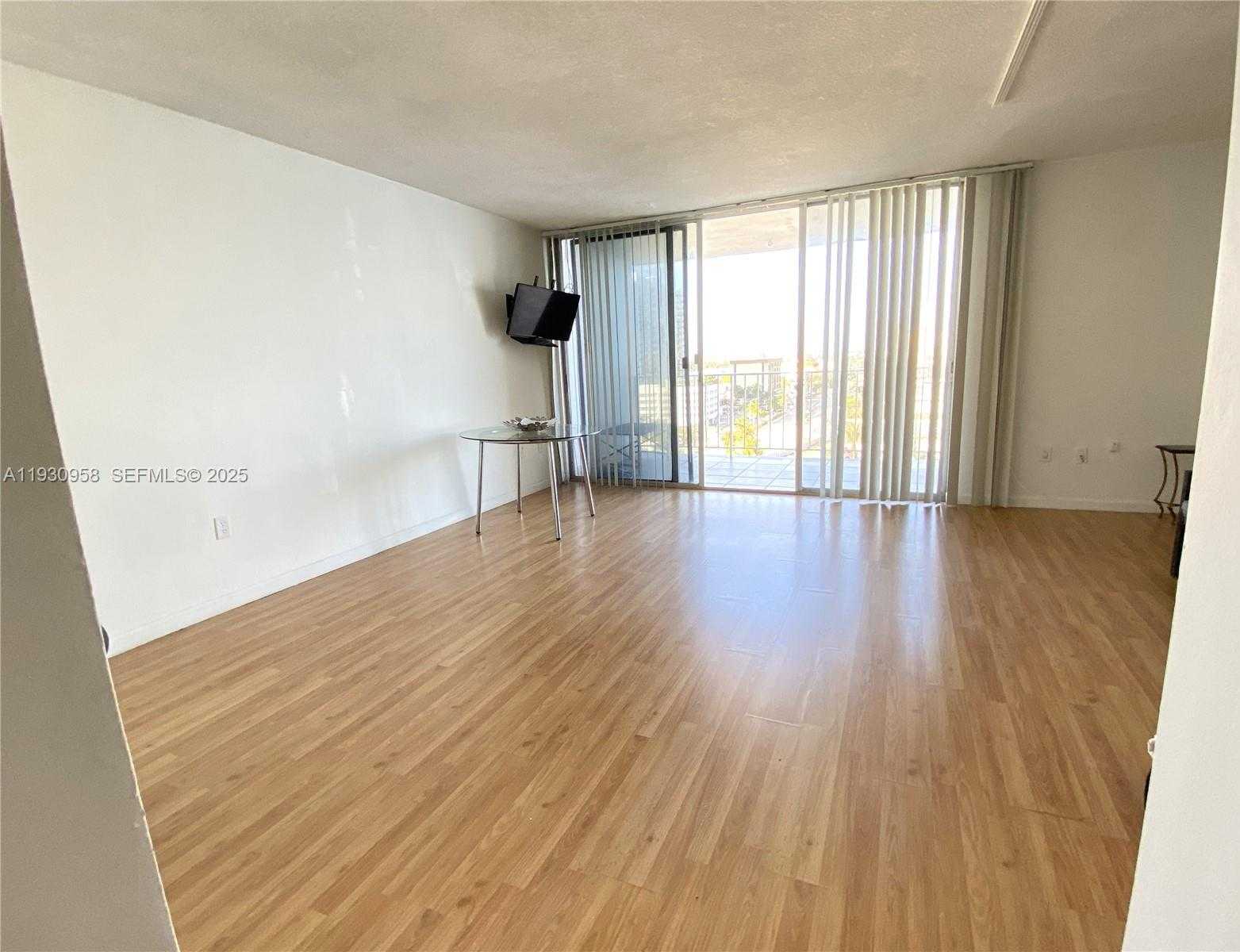 Small Image of 1865 79TH ST CSWY #11F, North Bay Village Number 3