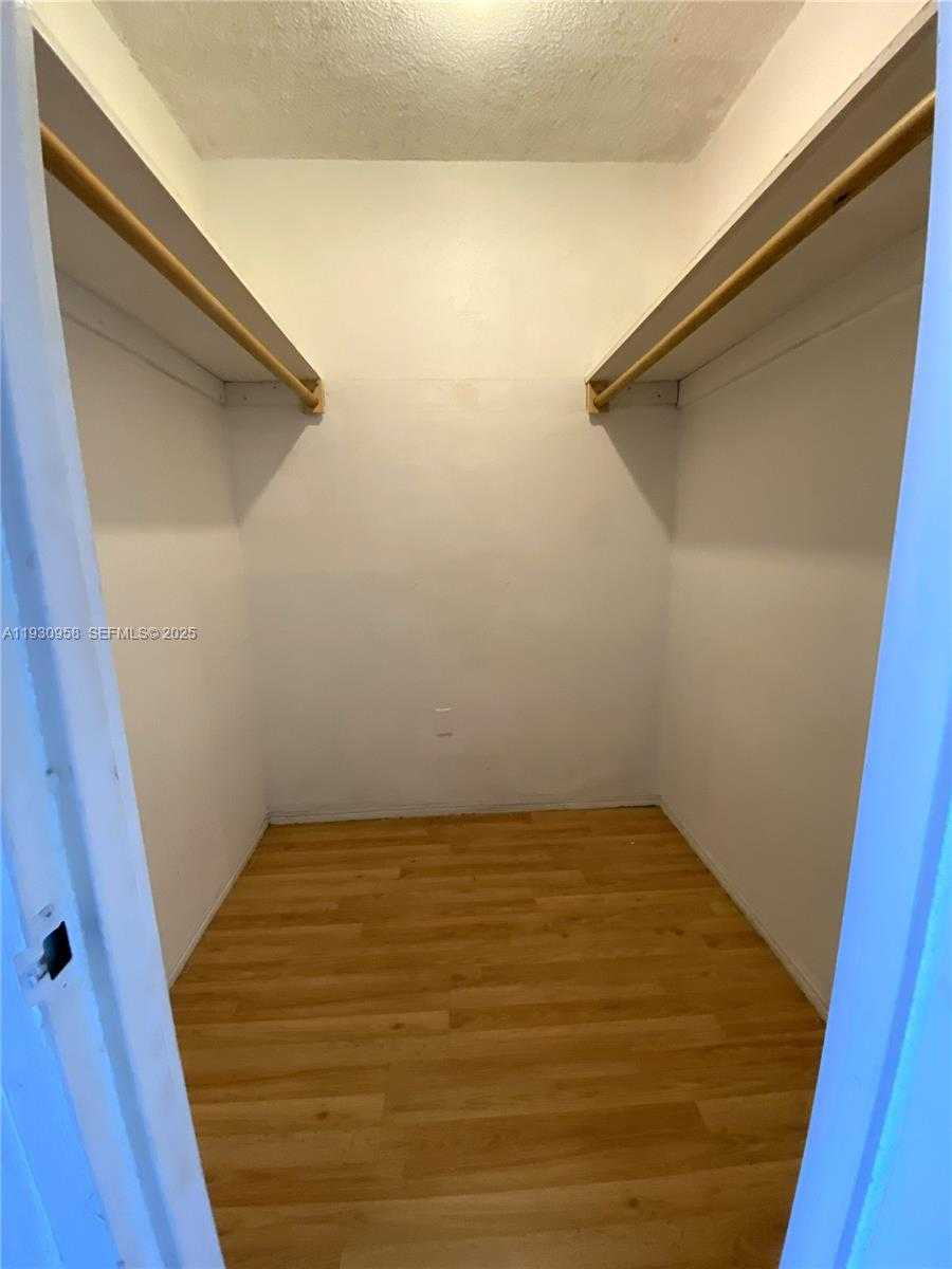 Small Image of 1865 79TH ST CSWY #11F, North Bay Village Number 4