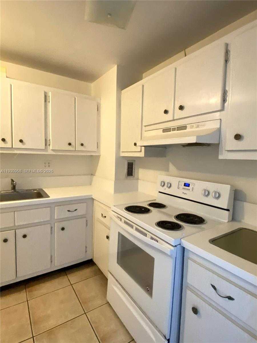 Small Image of 1865 79TH ST CSWY #11F, North Bay Village Number 5