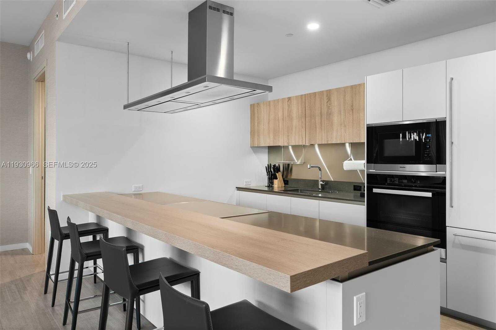 Small Image of 1000 BRICKELL PLZ #PH5904, Miami Number 3