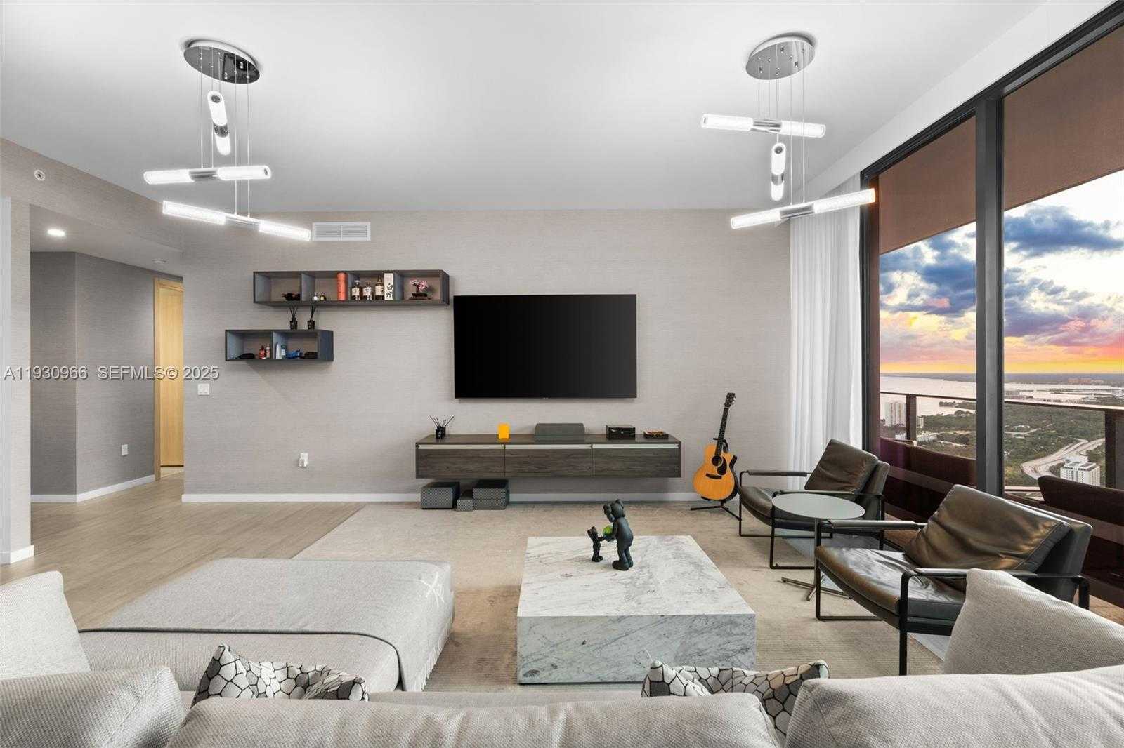 Small Image of 1000 BRICKELL PLZ #PH5904, Miami Number 4