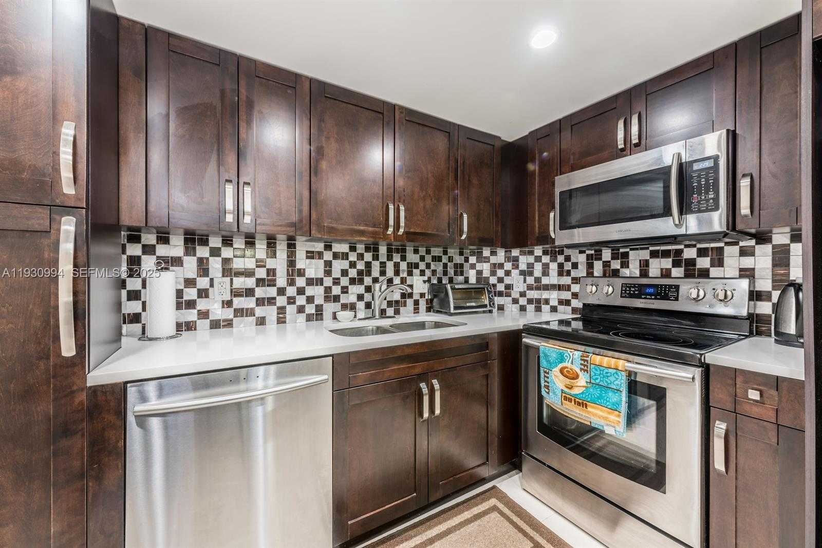 Small Image of 1980 SOUTH OCEAN DR #2H, Hallandale Beach Number 4