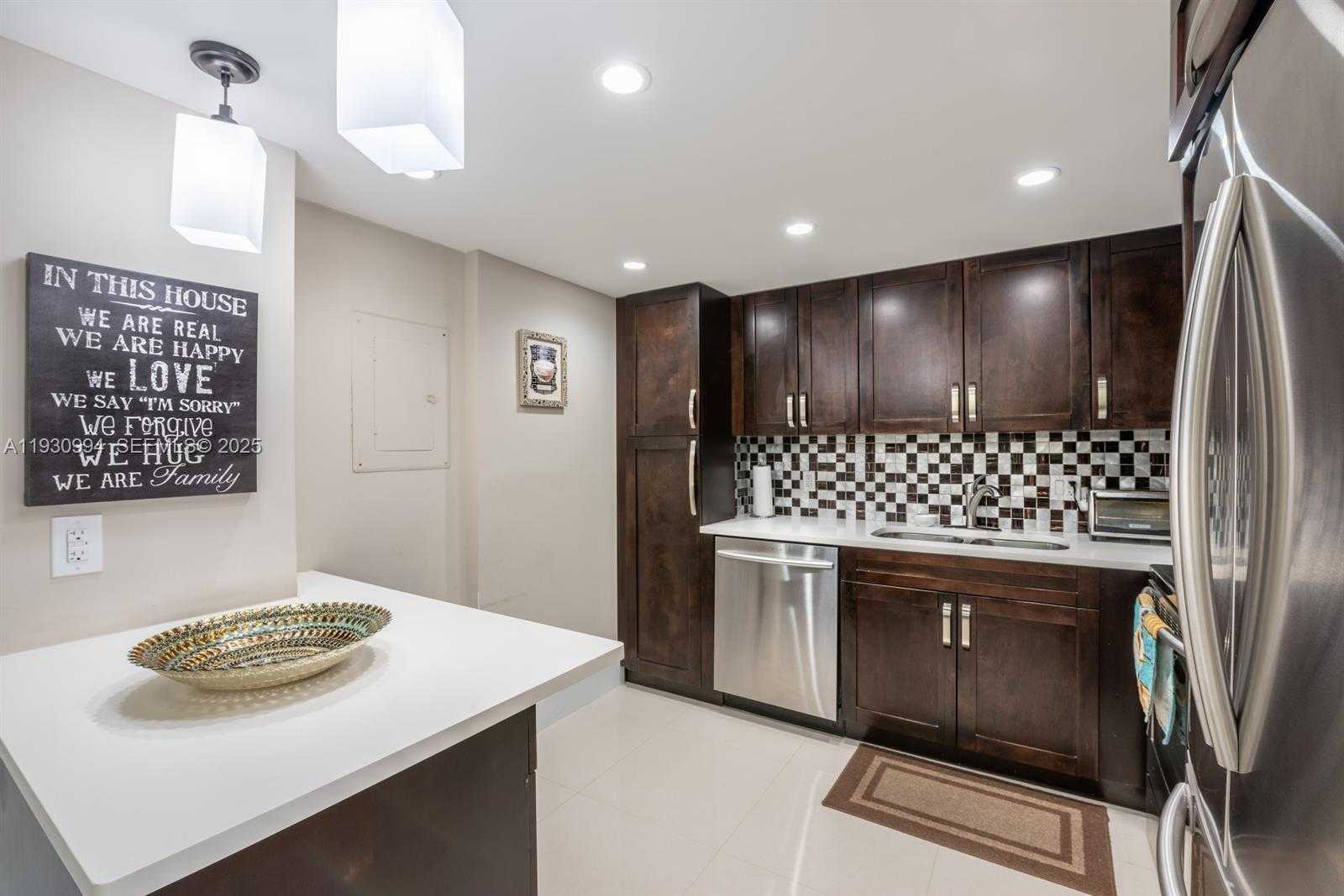 Small Image of 1980 SOUTH OCEAN DR #2H, Hallandale Beach Number 5