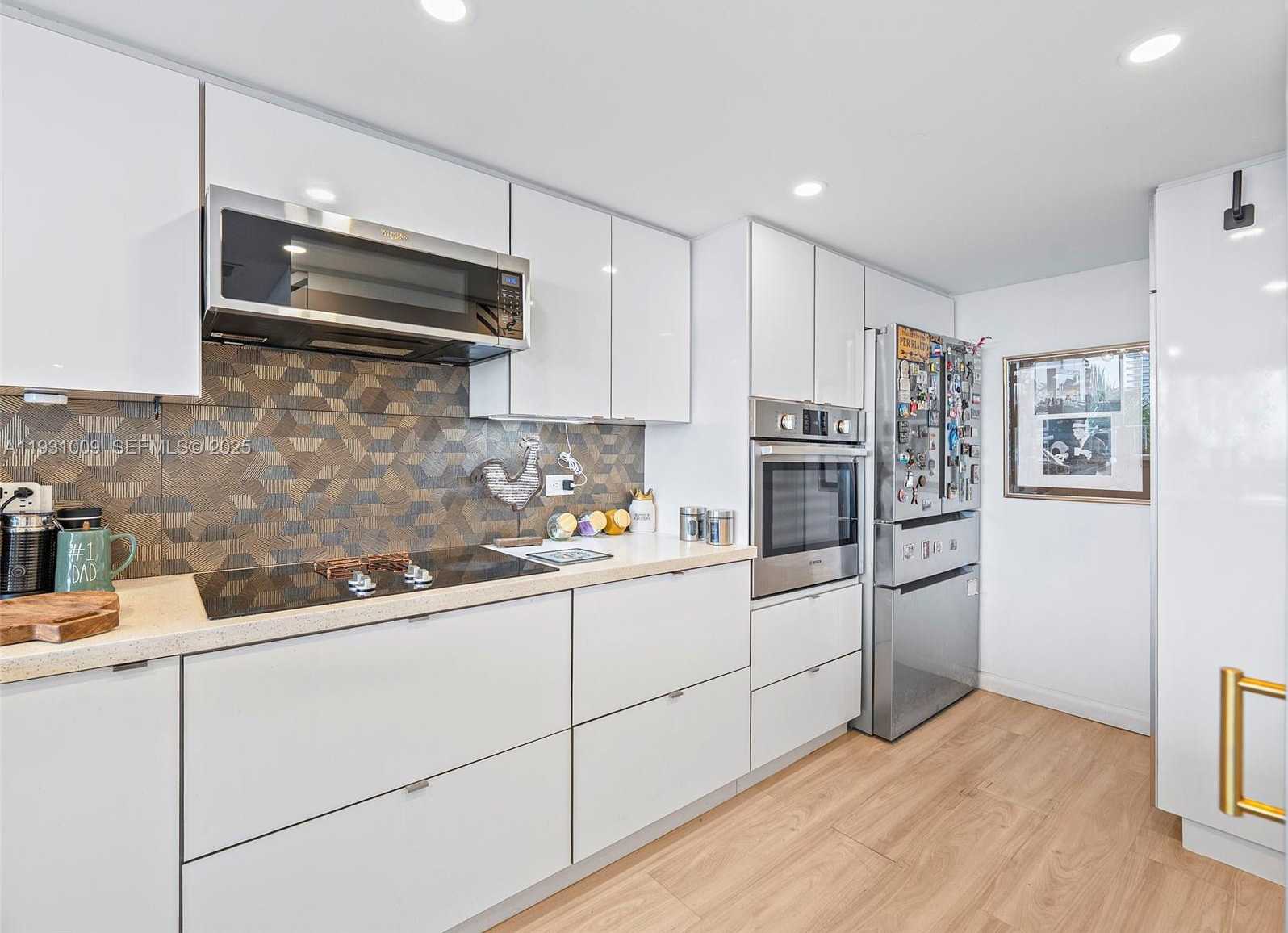 Small Image of 7601 EAST TREASURE DR #711, North Bay Village Number 19