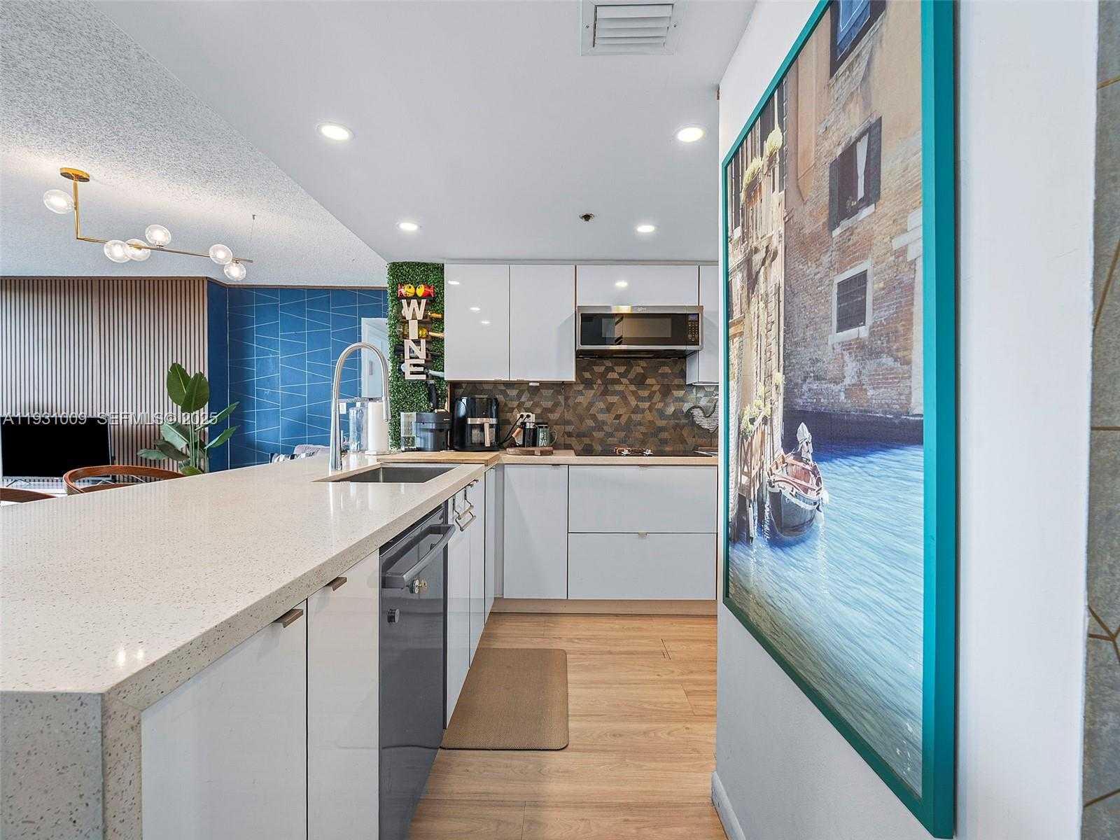 Small Image of 7601 EAST TREASURE DR #711, North Bay Village Number 21