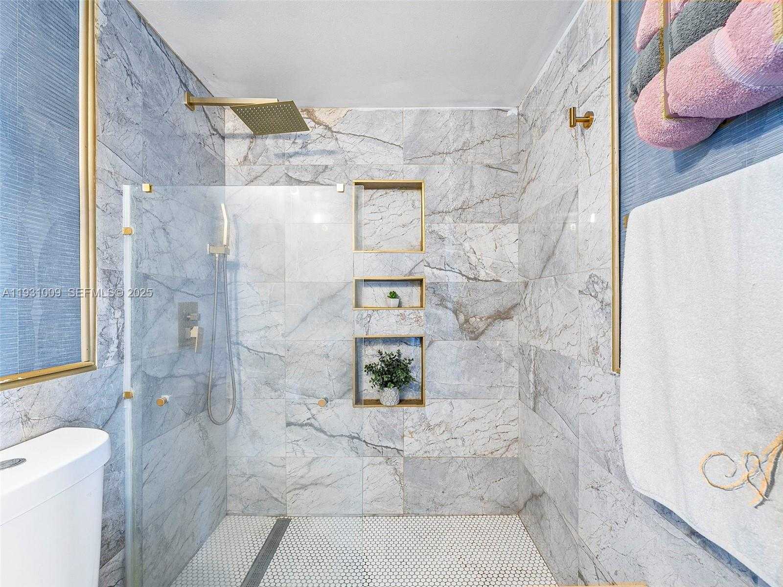 Small Image of 7601 EAST TREASURE DR #711, North Bay Village Number 27