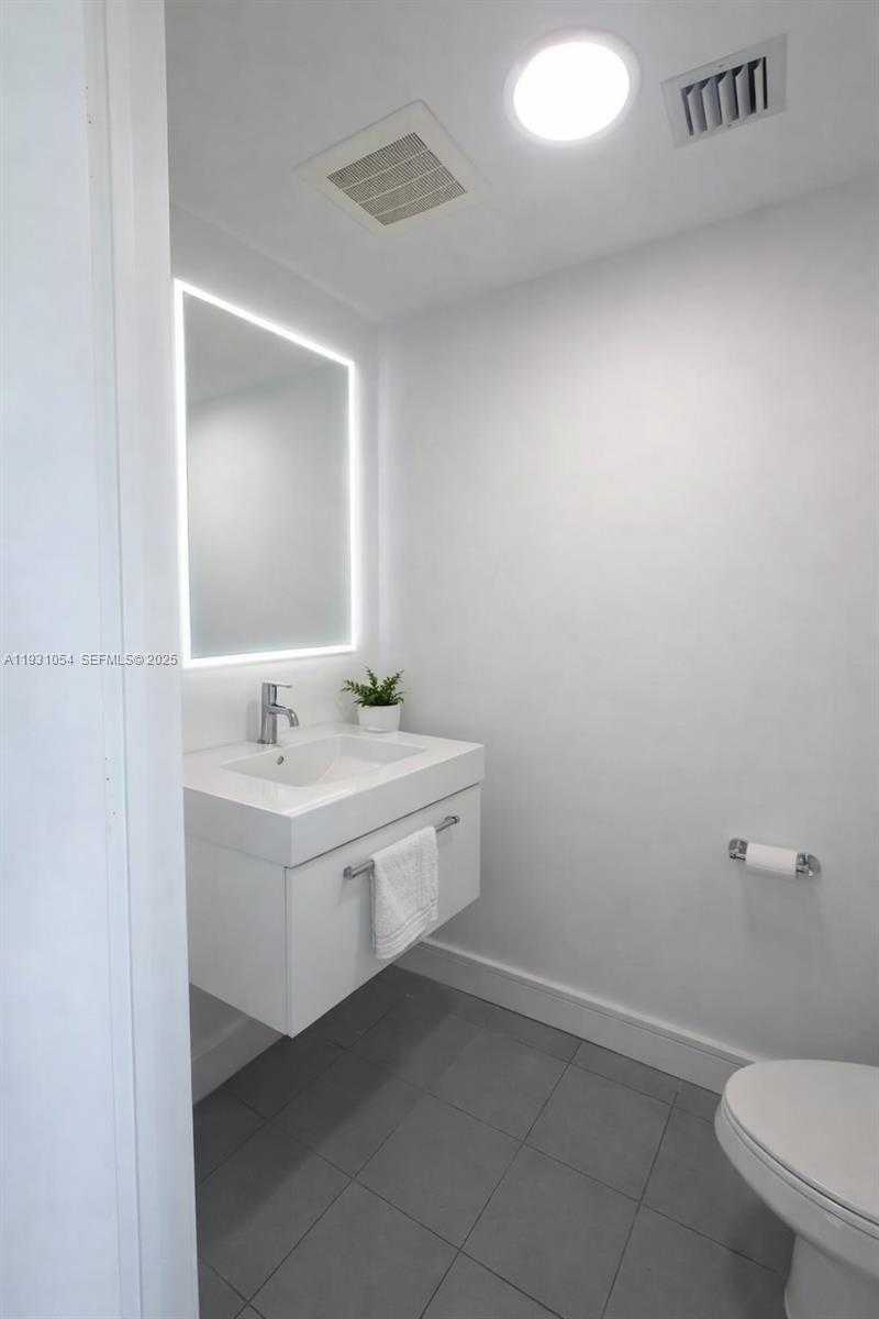 Small Image of 92 SOUTH WEST 3RD ST #1408, Miami Number 7