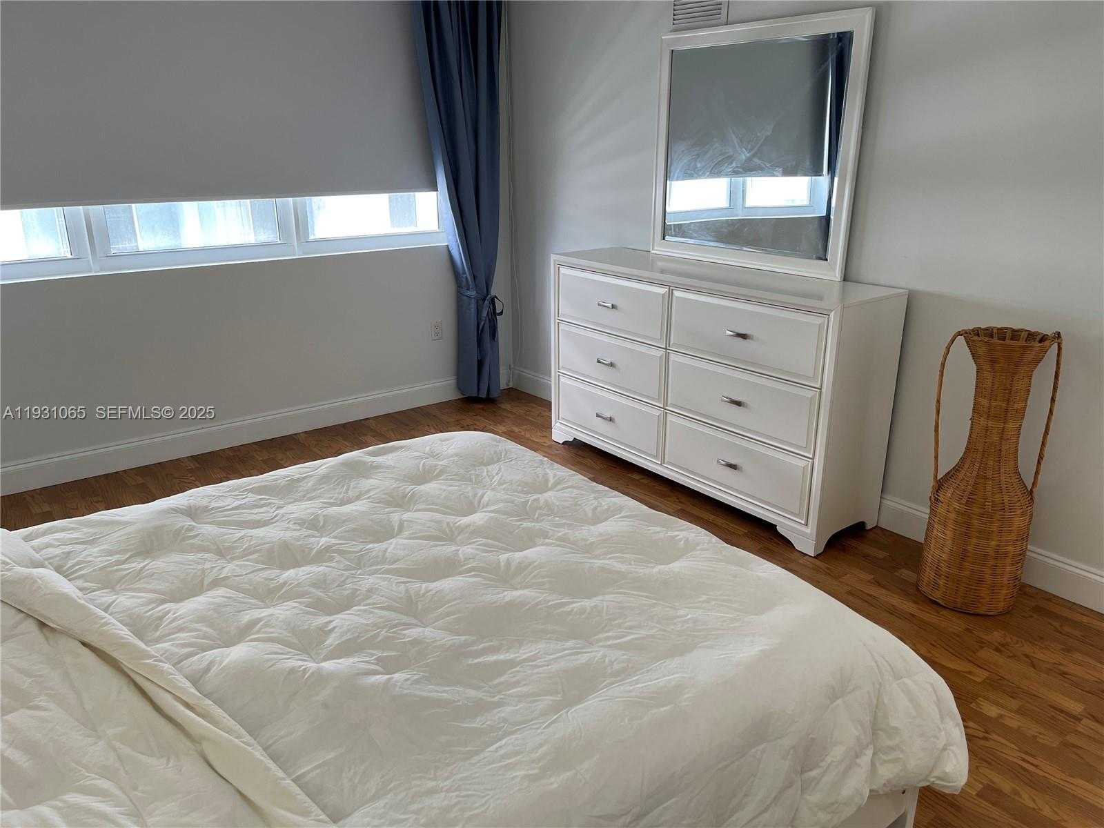 Small Image of 6917 COLLINS AVE #1008, Miami Beach Number 19