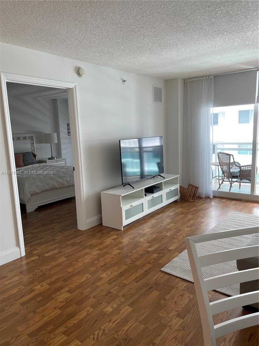 Small Image of 6917 COLLINS AVE #1008, Miami Beach Number 20