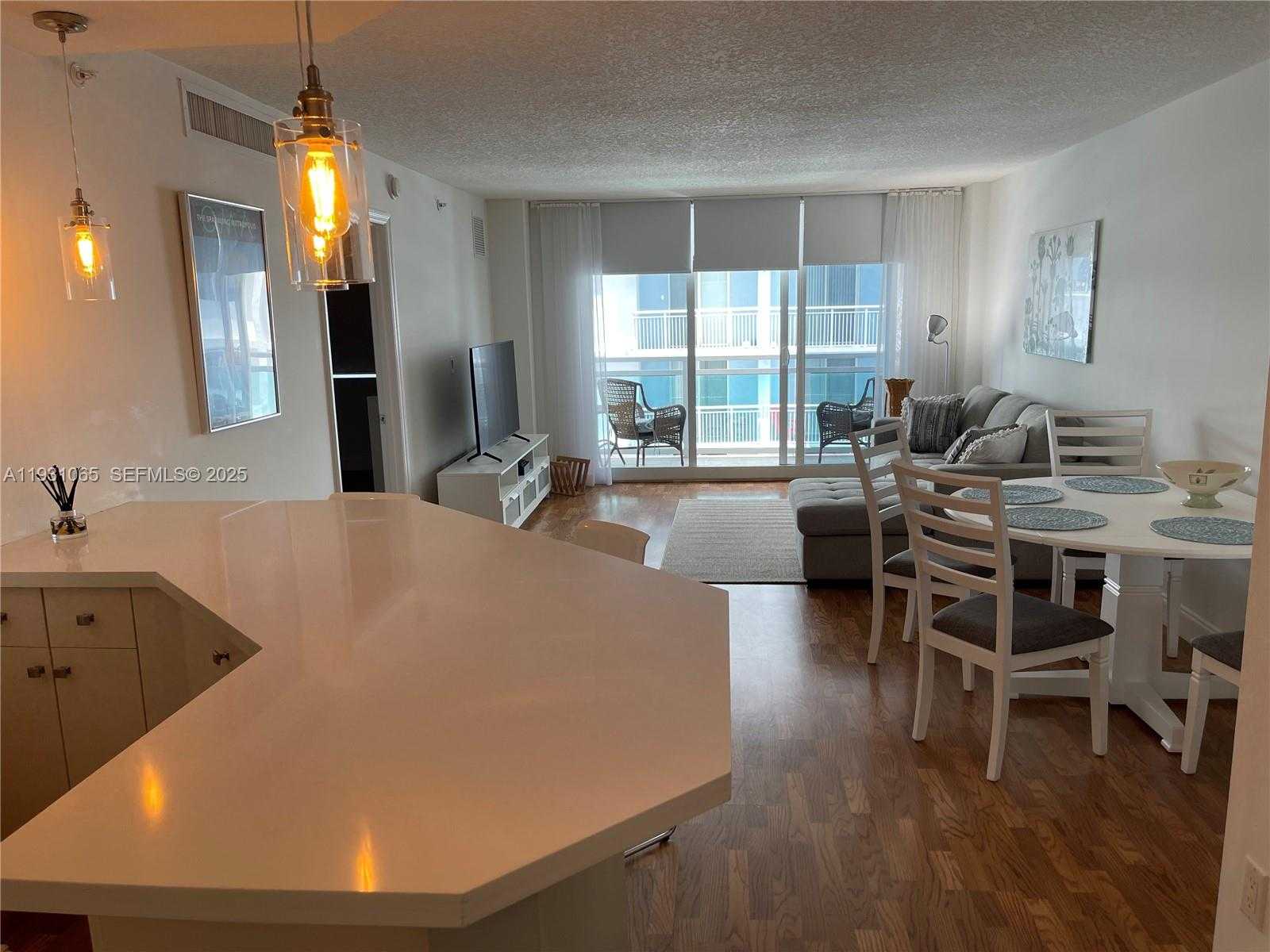 Small Image of 6917 COLLINS AVE #1008, Miami Beach Number 4