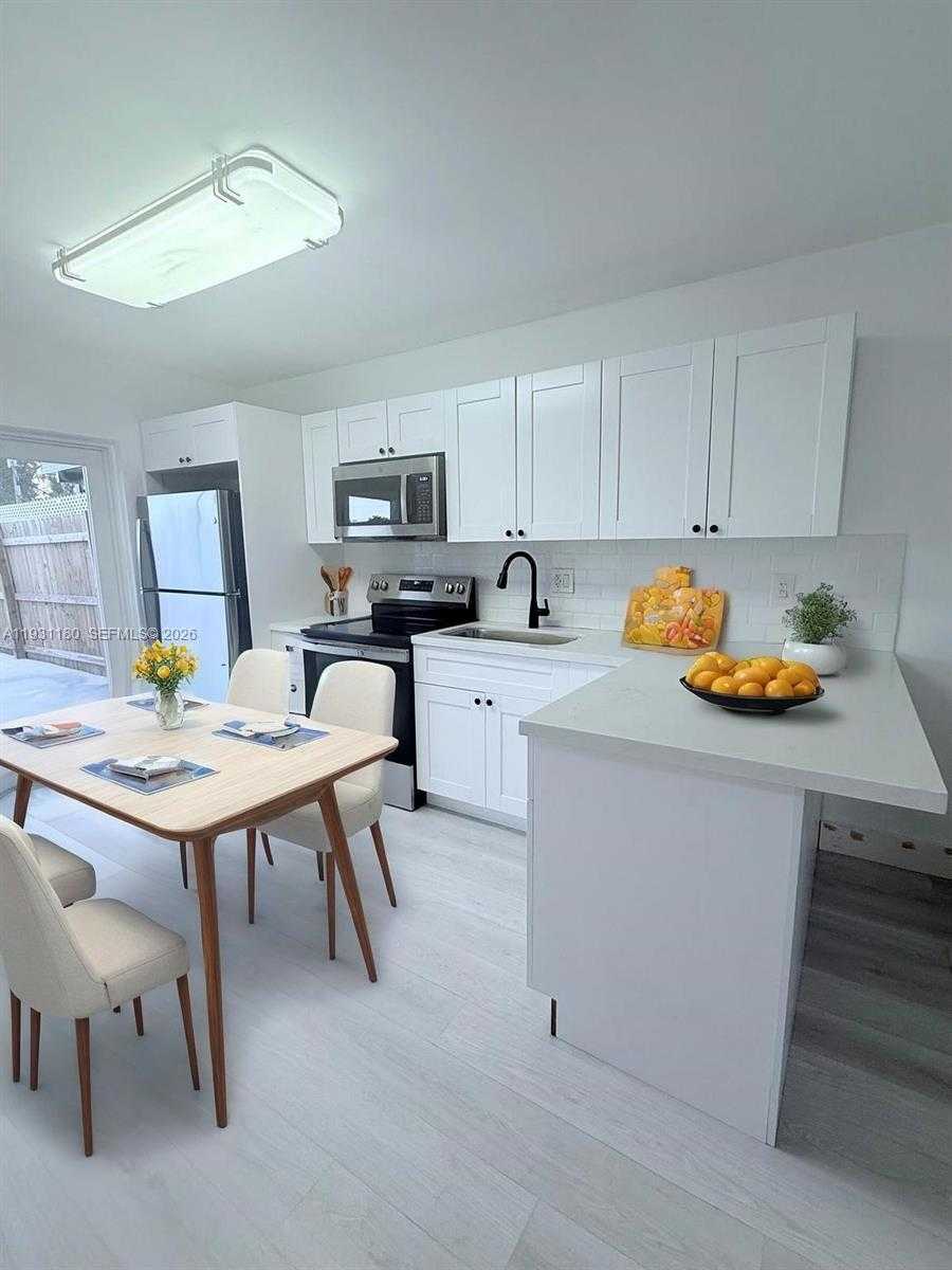 Small Image of 6801 WEST 36TH AVE #102, Hialeah Number 3