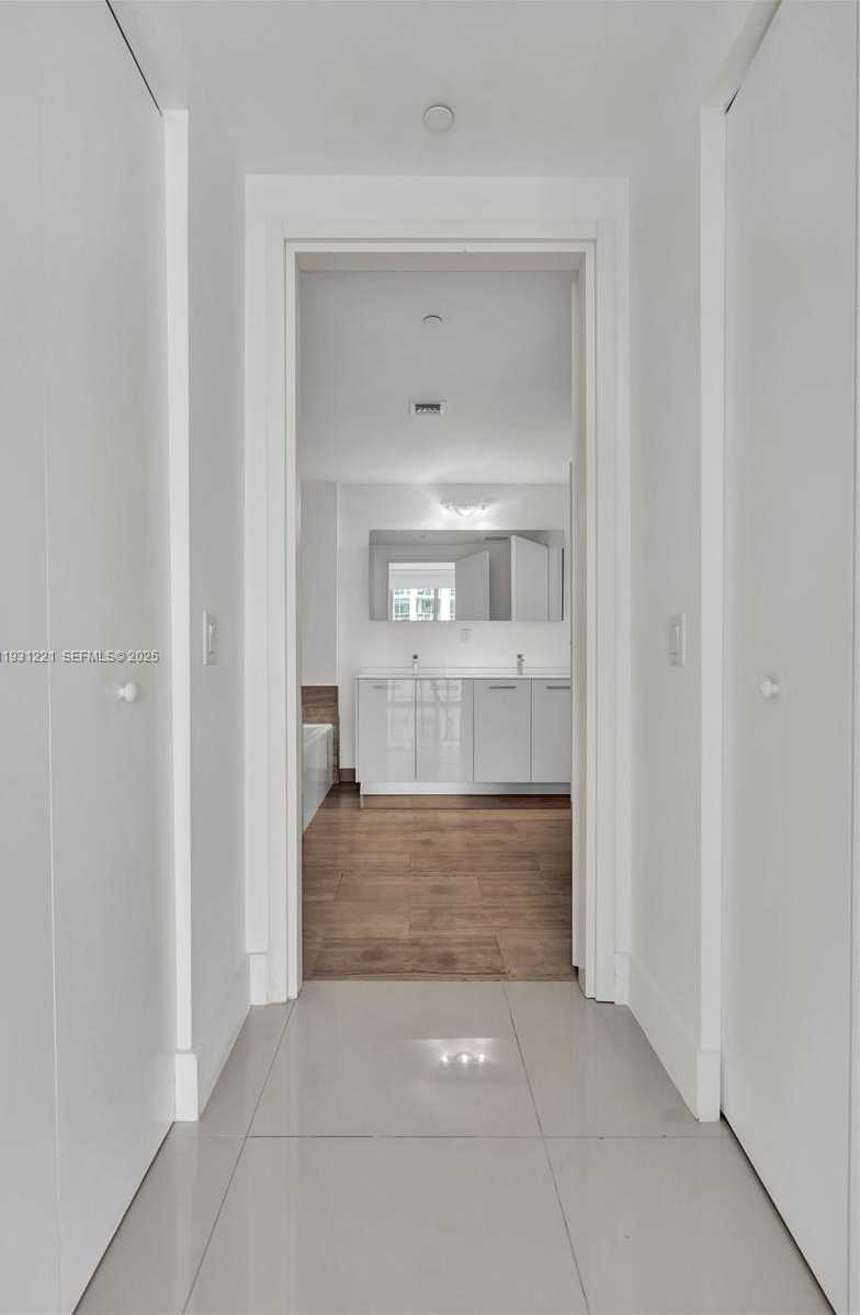 Small Image of 1300 BRICKELL BAY DR #1704, Miami Number 10