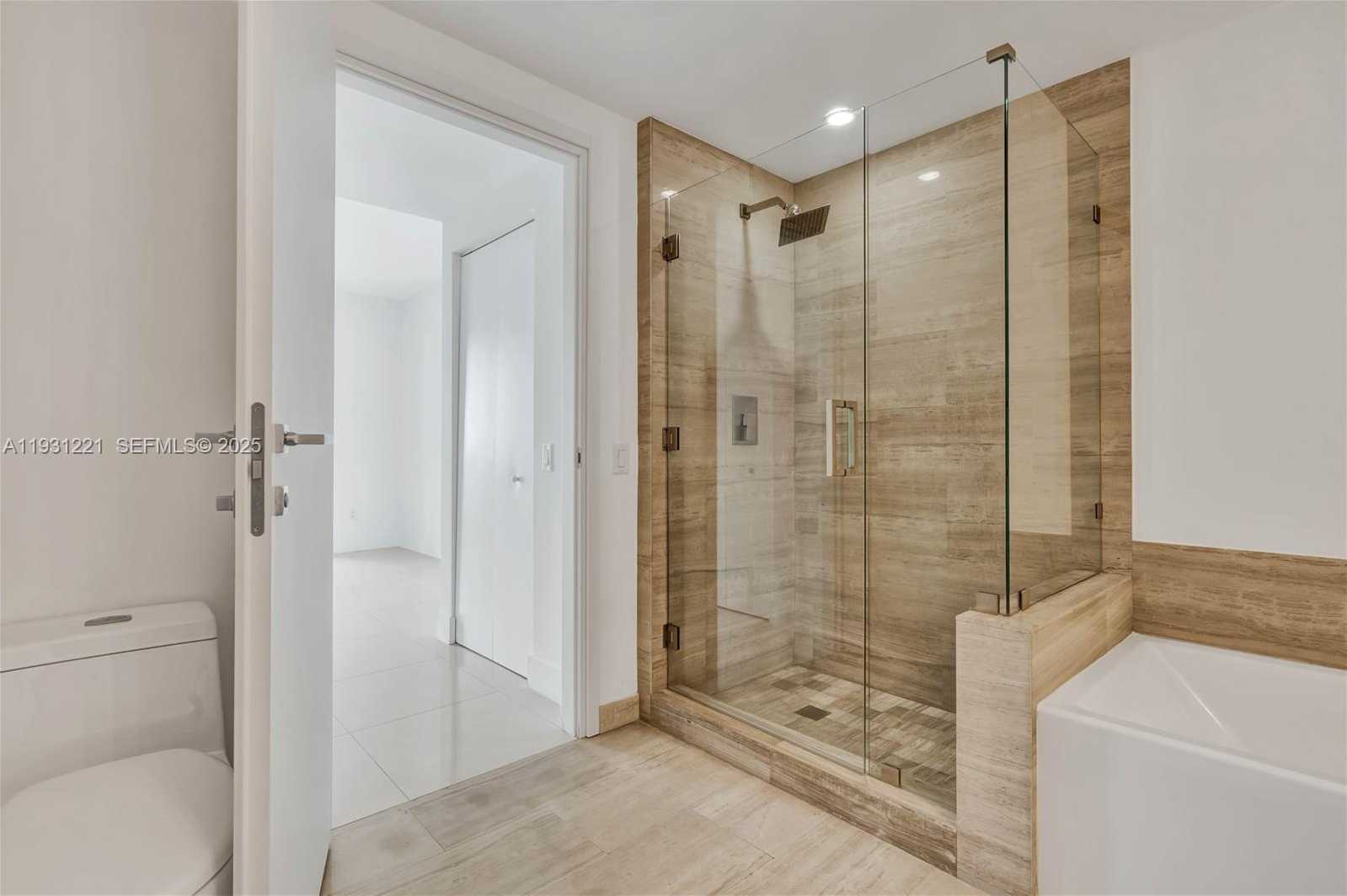 Small Image of 1300 BRICKELL BAY DR #1704, Miami Number 13