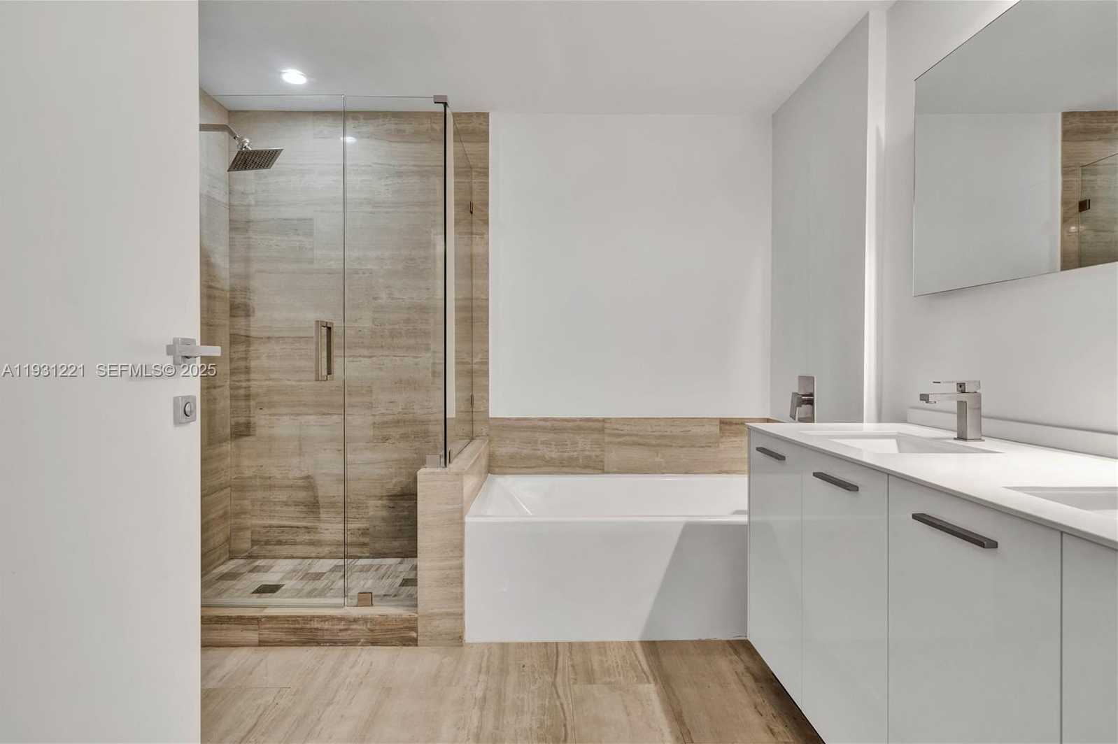 Small Image of 1300 BRICKELL BAY DR #1704, Miami Number 16