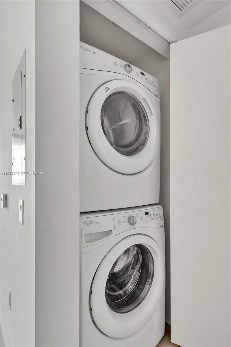 Small Image of 1300 BRICKELL BAY DR #1704, Miami Number 17