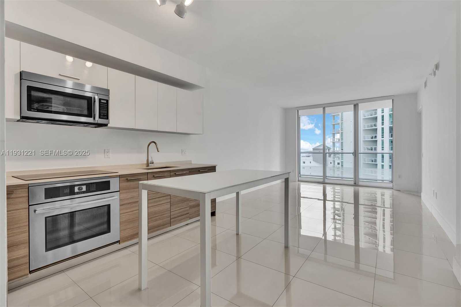 Small Image of 1300 BRICKELL BAY DR #1704, Miami Number 21