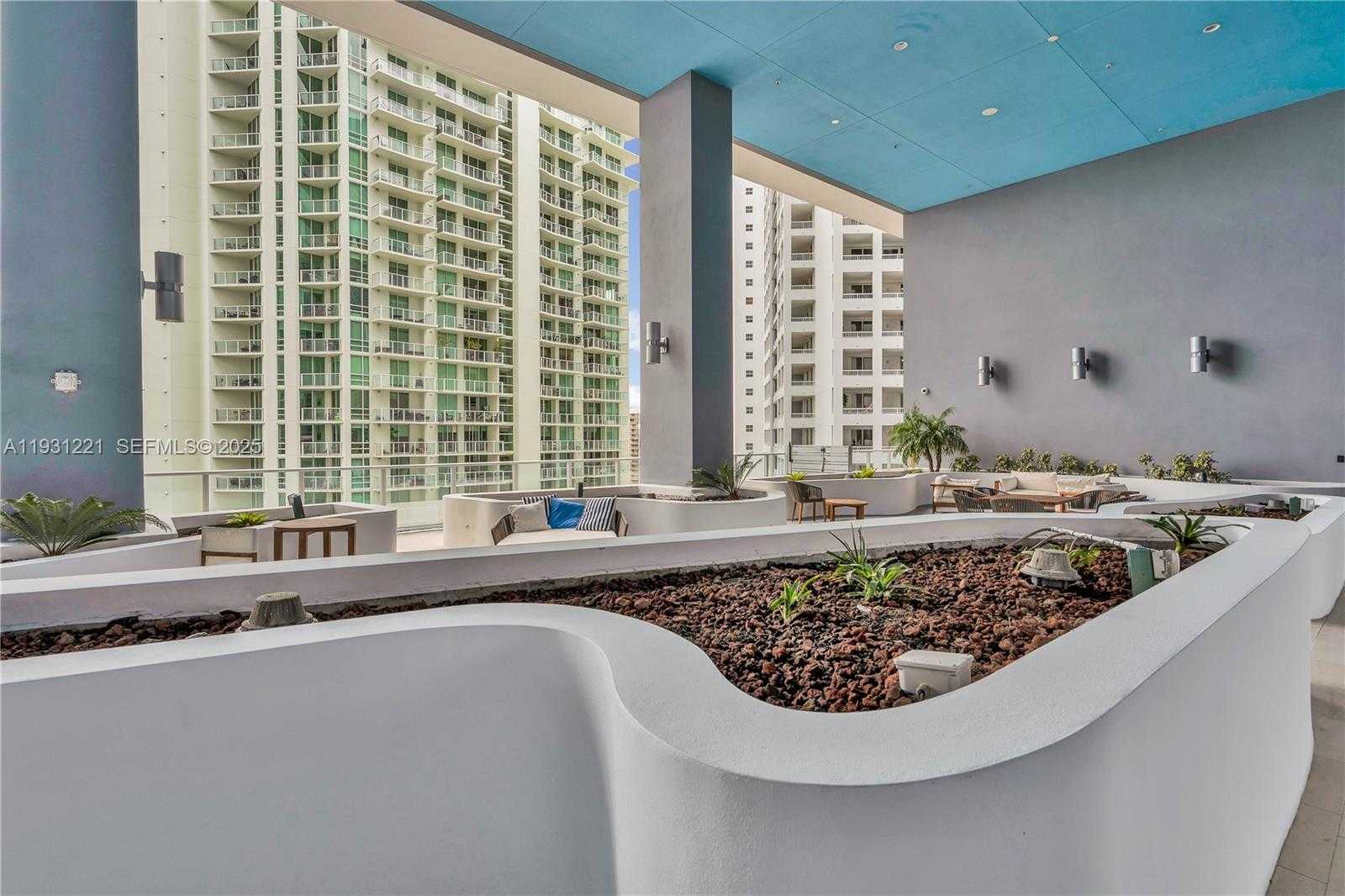 Small Image of 1300 BRICKELL BAY DR #1704, Miami Number 32