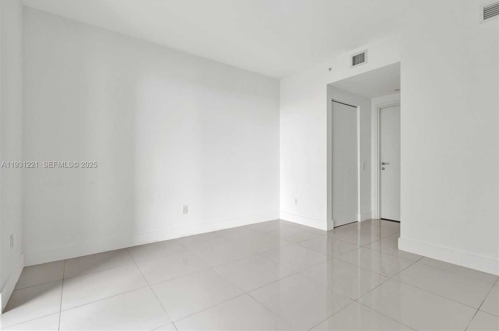 Small Image of 1300 BRICKELL BAY DR #1704, Miami Number 8