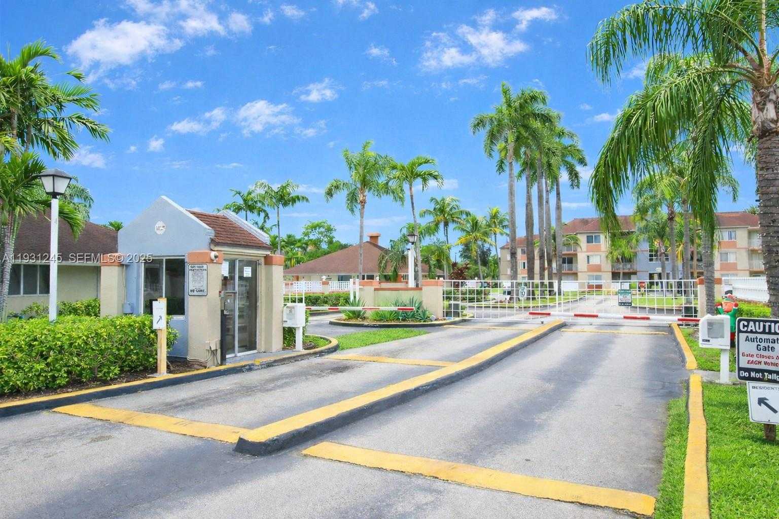 Small Image of 18810 NORTH WEST 57TH AVE #102, Hialeah Number 5