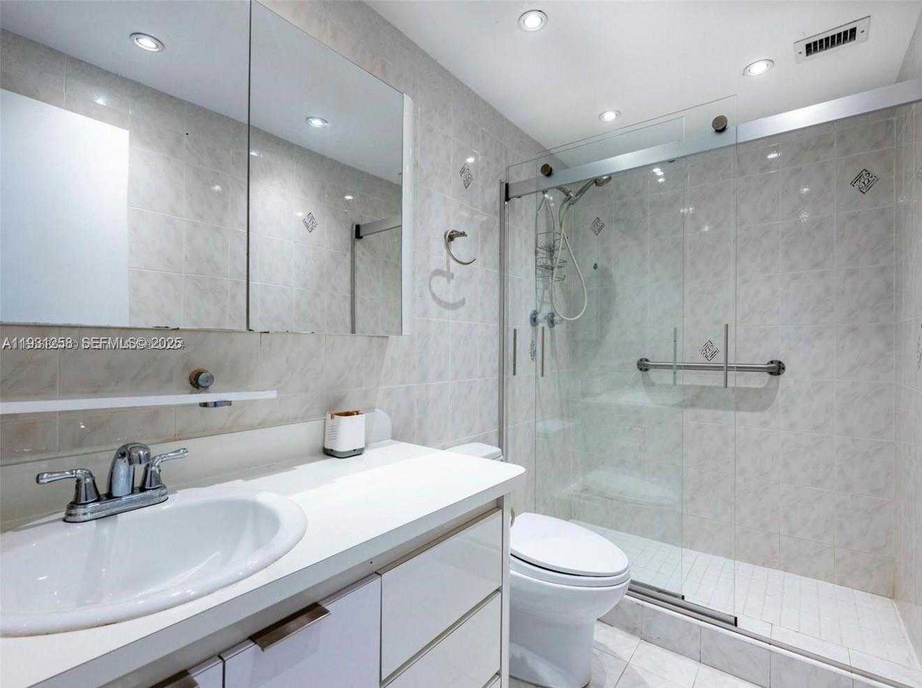 Small Image of 5005 COLLINS AVE #1506, Miami Beach Number 16