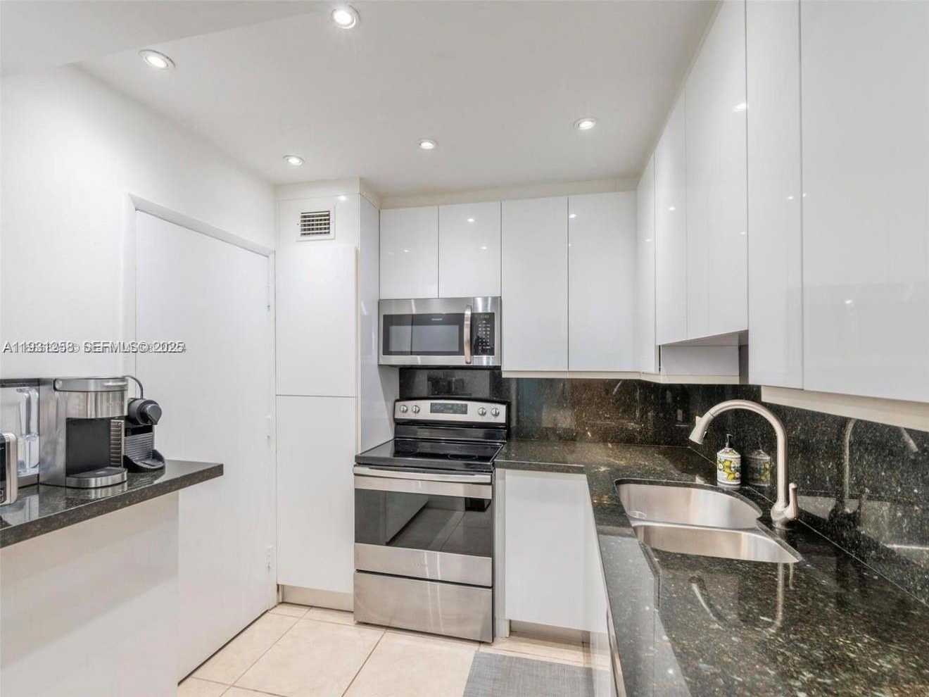 Small Image of 5005 COLLINS AVE #1506, Miami Beach Number 9