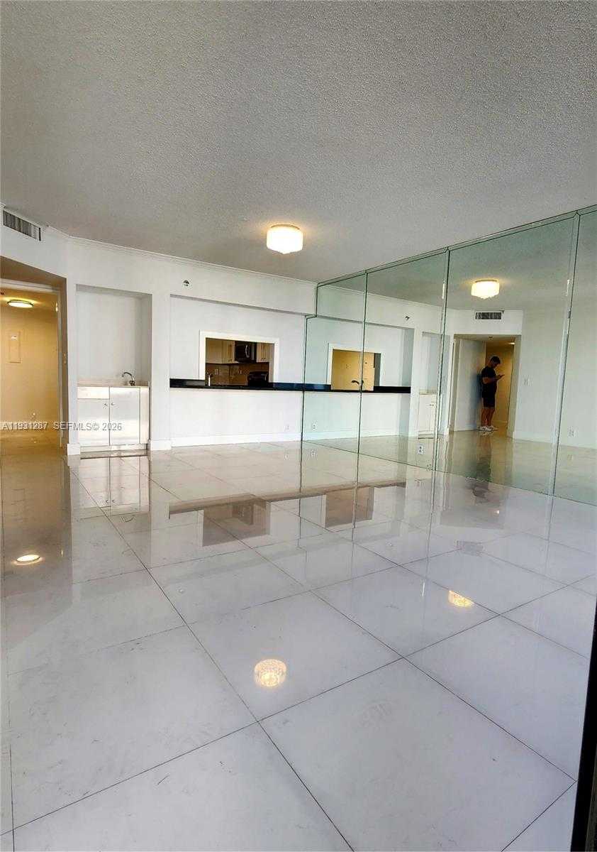 Small Image of 520 BRICKELL KEY DR #A802, Miami Number 3