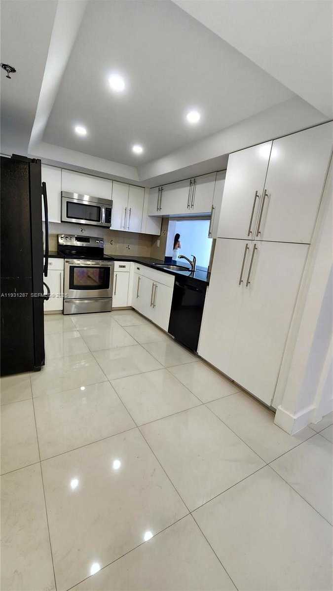 Small Image of 520 BRICKELL KEY DR #A802, Miami Number 7