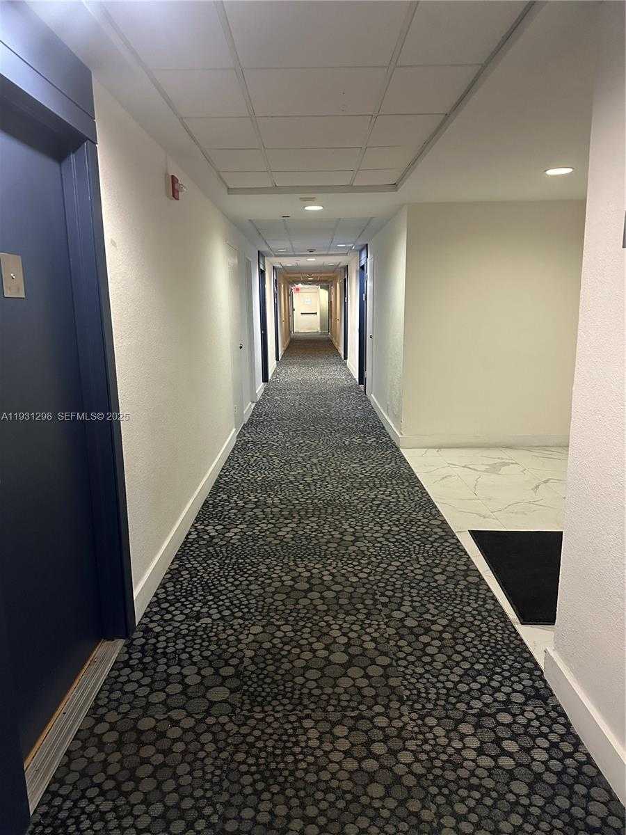 Small Image of 1000 WEST AVE #215, Miami Beach Number 13