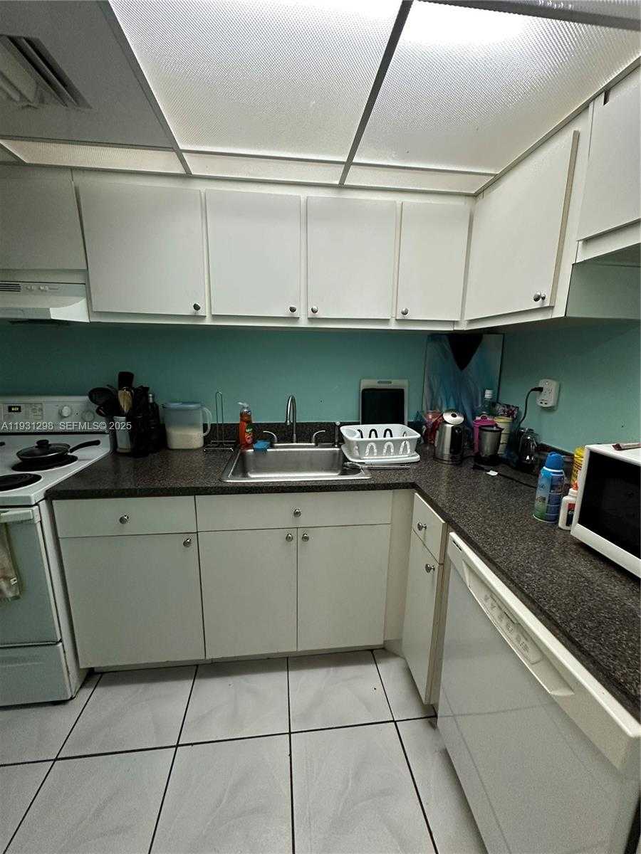 Small Image of 1000 WEST AVE #215, Miami Beach Number 5