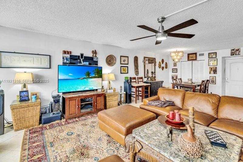 Small Image of 100 BAYVIEW DR #228, Sunny Isles Beach Number 10