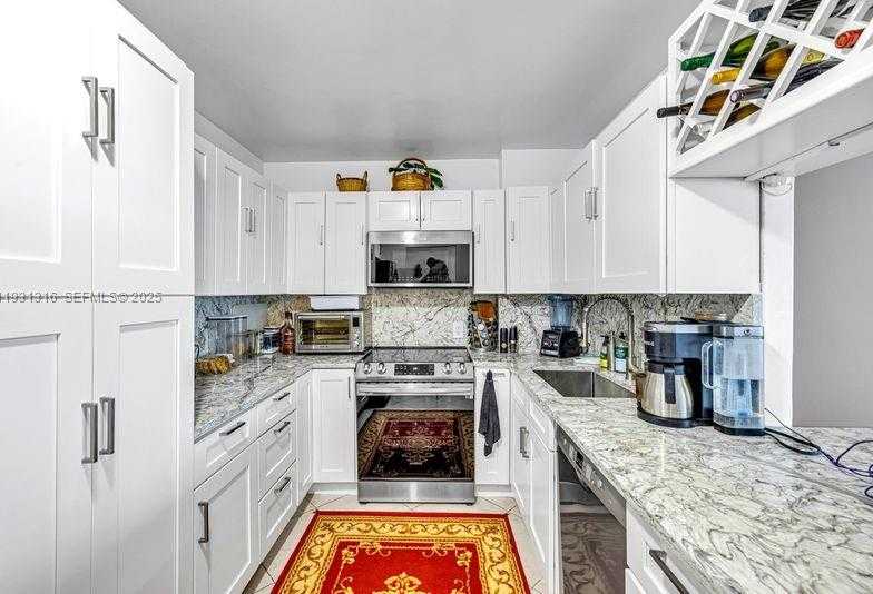 Small Image of 100 BAYVIEW DR #228, Sunny Isles Beach Number 15