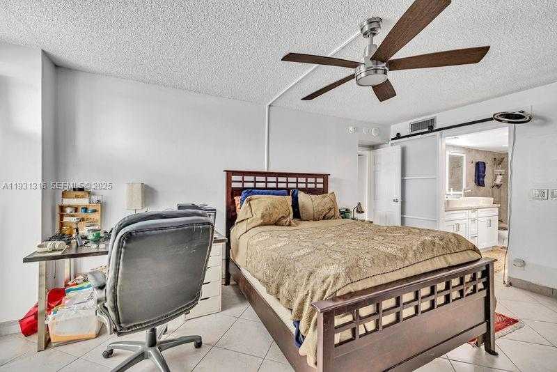 Small Image of 100 BAYVIEW DR #228, Sunny Isles Beach Number 20